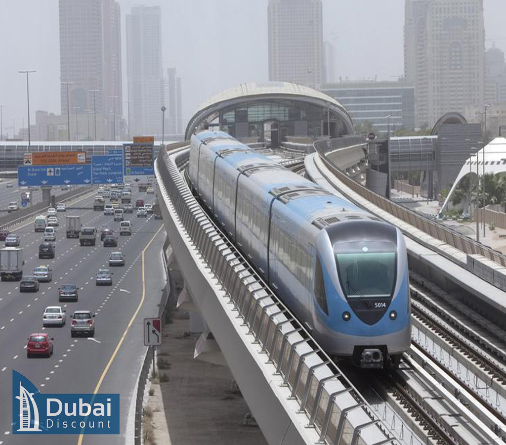 زمان فعالیت و خدمات‌رسانی مترو دبی به چه صورت است؟