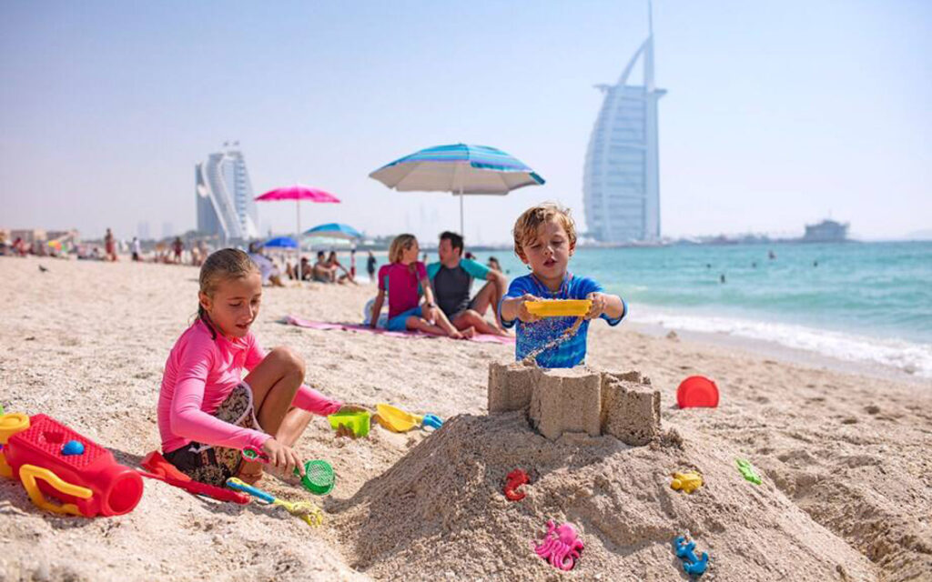 معرفی ساحل جمیرا دبی: تجربه ای به یاد ماندنی با تفریحات ساحلی جمیرا